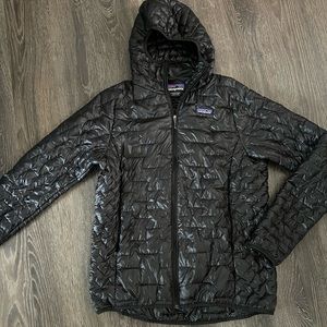 Women’s black Patagonia nano puff hoody